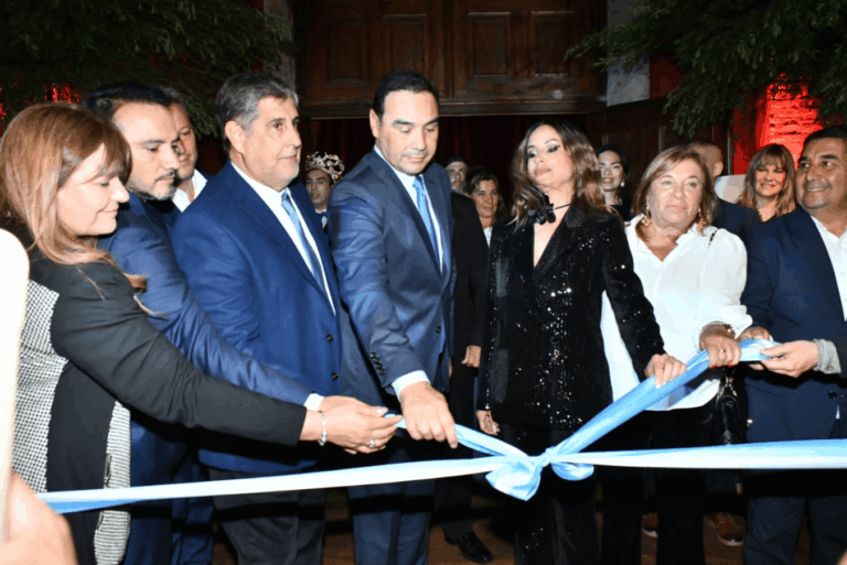 Para federalizar el arte, Valdés reabrió el Centro Cultural Esquina