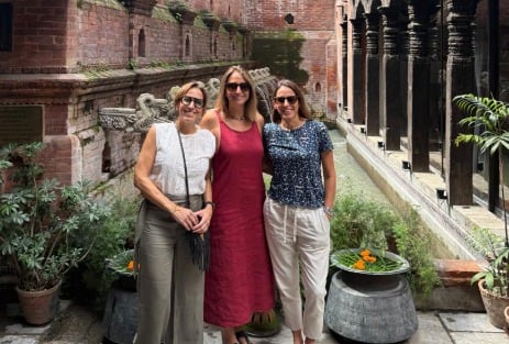 Dos argentinas varadas en Nepal cuentan el infierno que vivieron durante la caída del gobierno comunista