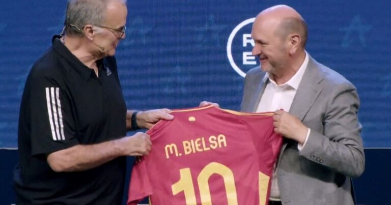 Marcelo Bielsa brindó un curso de táctica en la academia de la Federación Española de Fútbol