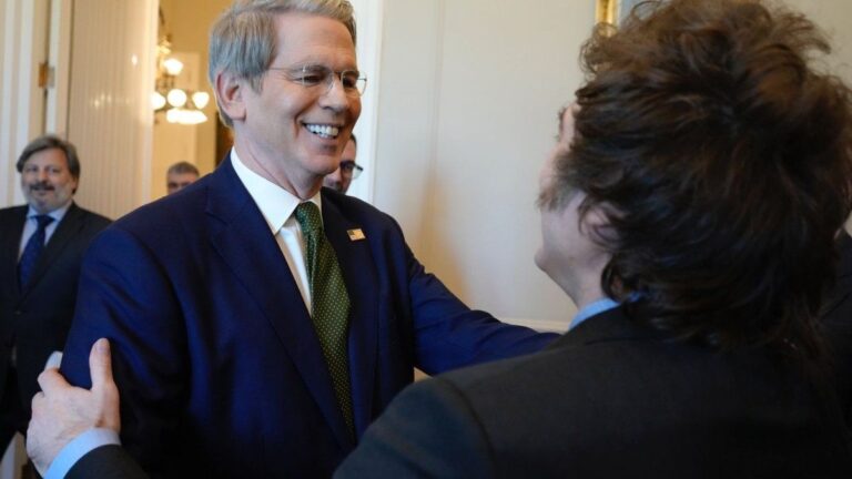 El Tesoro de EEUU confirmó que negocia con el gobierno de Javier Milei una línea swap de u$s20.000 millones