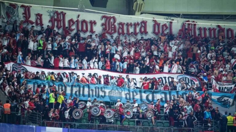 River eliminado: los hinchas explotaron en Brasil y le reclamaron actitud a los jugadores