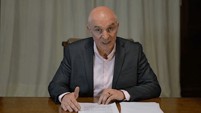 Corrientes figura en los 36 vuelos de Espert en el avión de Machado