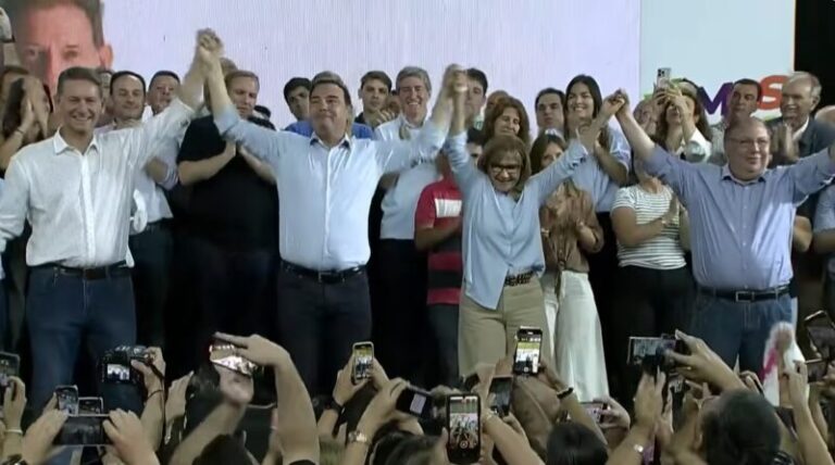 Con la historia como arma, Gustavo Valdés desafía al poder central