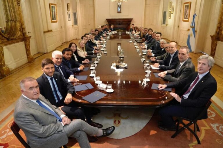 Valdés participó de la cumbre con Milei para negociar el Presupuesto 2026 y reformas