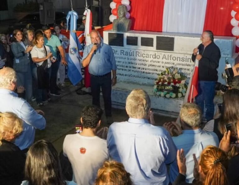 El Comité Capital de la UCR realizó un homenaje a 42 años del triunfo de Raúl Alfonsín
