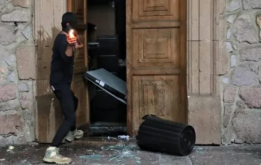 Destrozaron el Palacio de Gobierno tras el asesinato de un Alcalde