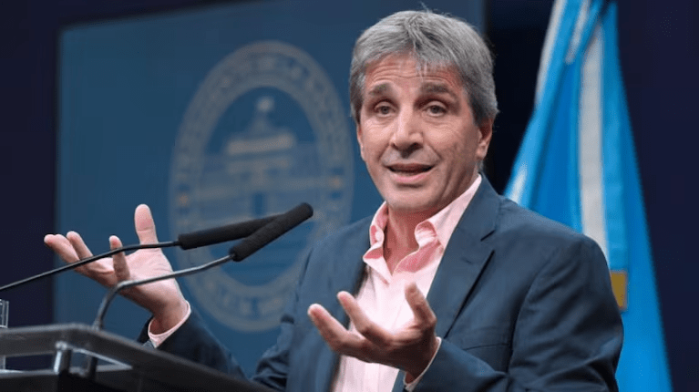 El Tesoro volvió a comprar dólares, pero el esquema de bandas cambiarias le impone un desafío