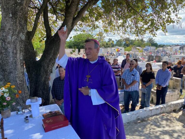 Julián Zini decía en su chamamé, la vida es una y se hace eternidad