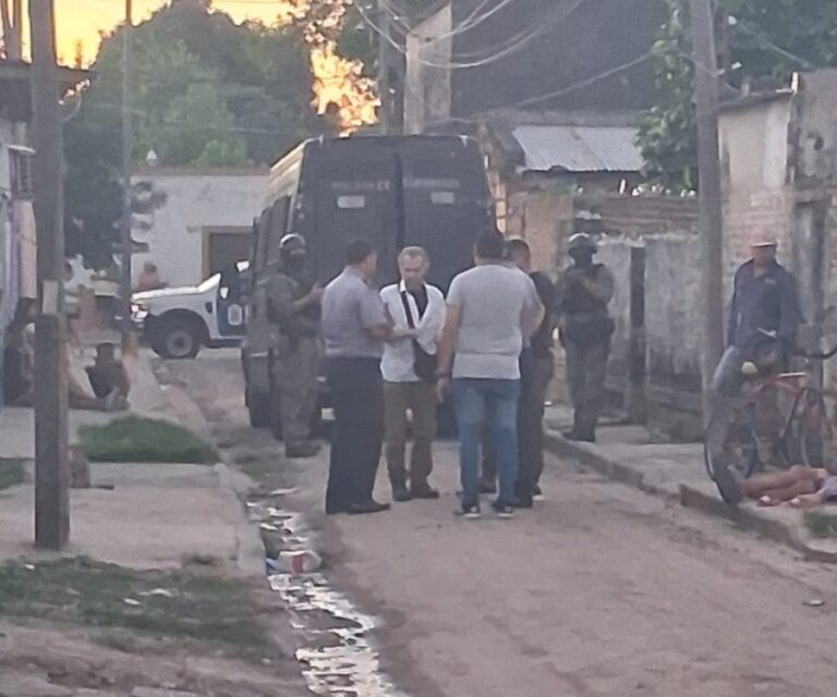 Un hombre se atrincheró en su casa en el B Pío X.