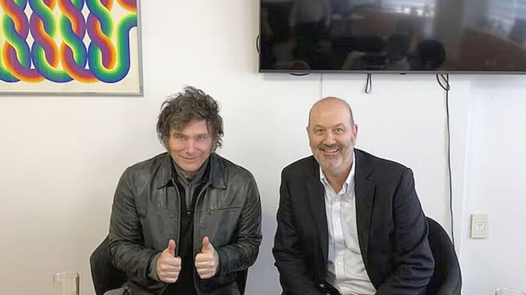 La insólita confesión de Milei: Sturzenegger, hincha de Gimnasia, festejó el título de Estudiantes