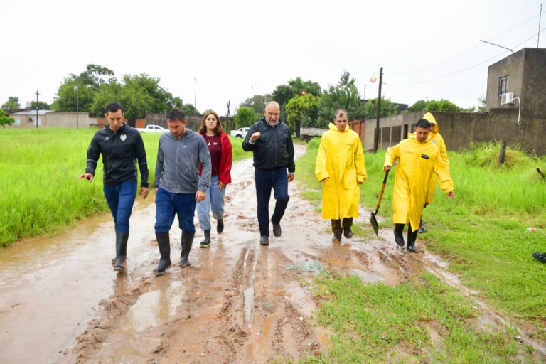 El intendente recorrió zonas afectadas y coordinó acciones con el Gobernador
