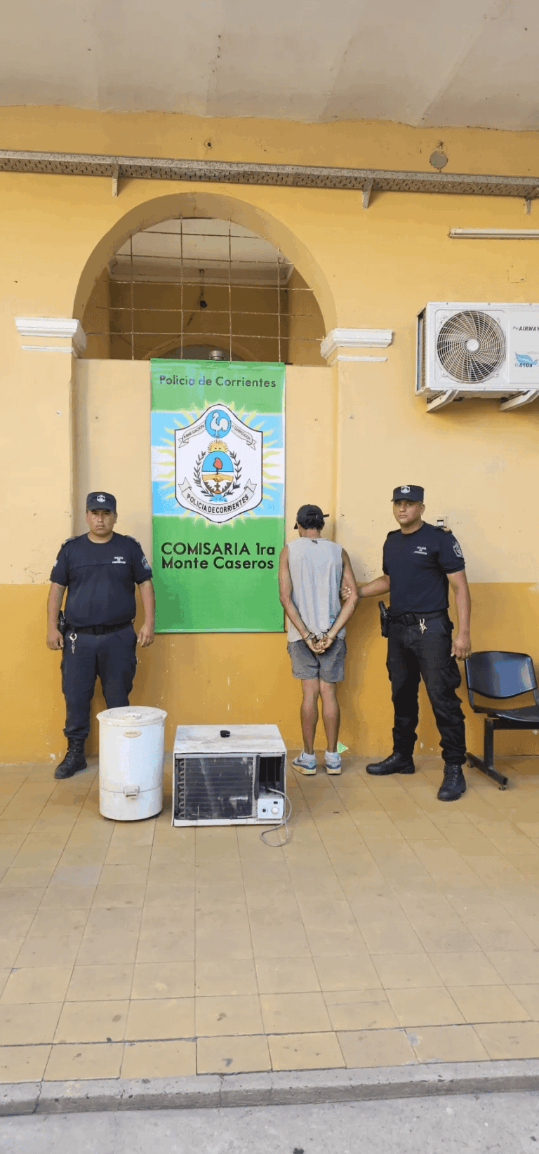 Detuvieron a un joven robando una casa en Monte Caseros.