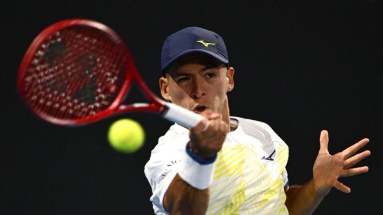 En el mejor comienzo de temporada de su carrera, Sebastián Báez dio un nuevo golpe y eliminó al N8 del mundo