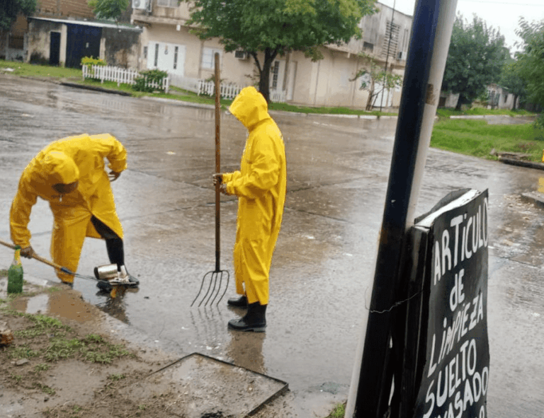 La Municipalidad despliega operativos en distintos barrios tras las intensas lluvias