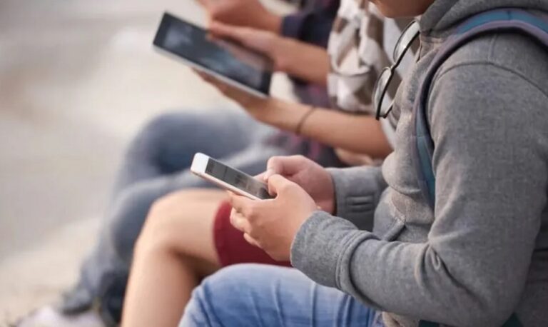 Portugal eleva a 16 años la edad mínima para usar redes sociales