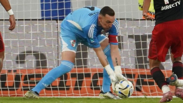 Por qué Franco Armani salió en el entretiempo de Vélez vs. River