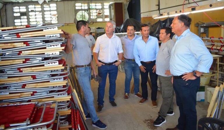 El Ministro de Producción recorrió la planta de la cooperativa Utrasa