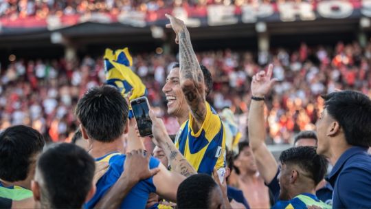 Ángel Di María también rompió la pared en el Clásico de Rosario