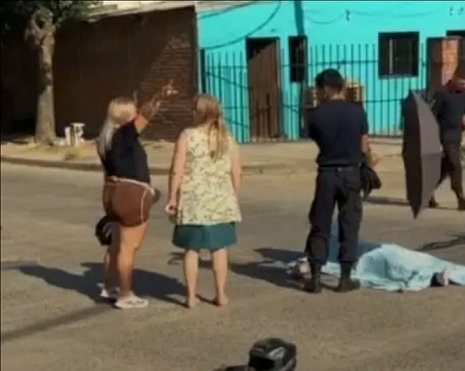 Automovilista atropelló y mató a un motociclista, abandonó el auto y se dió a la fuga