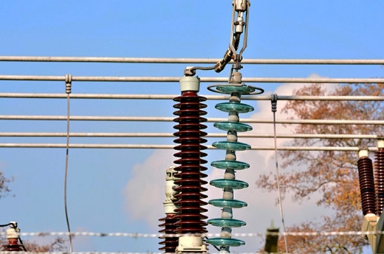 Cerró la única fábrica de aisladores eléctricos