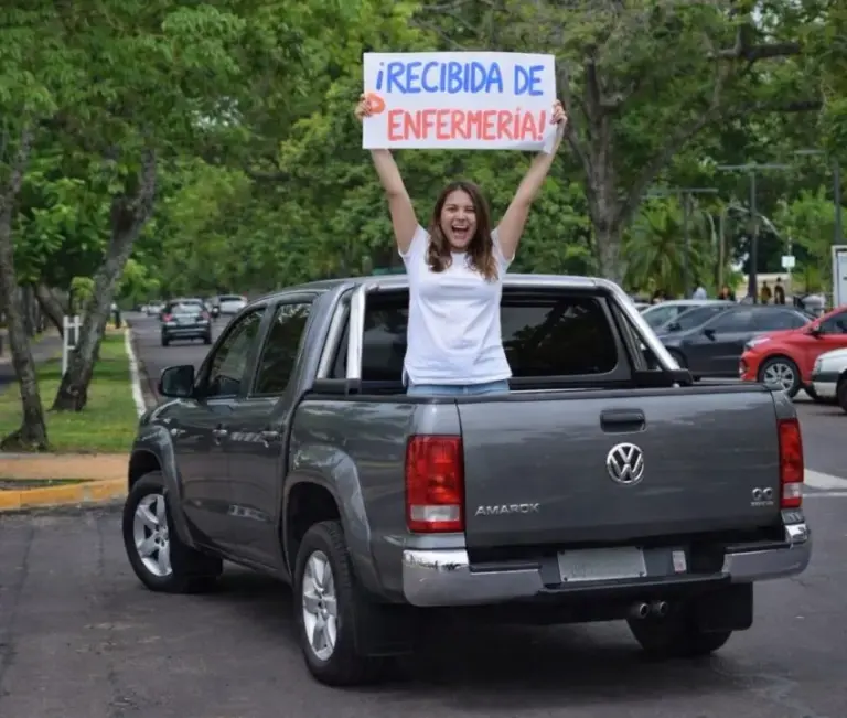 Furor en Corrientes por los recorridos de recibidos en camioneta