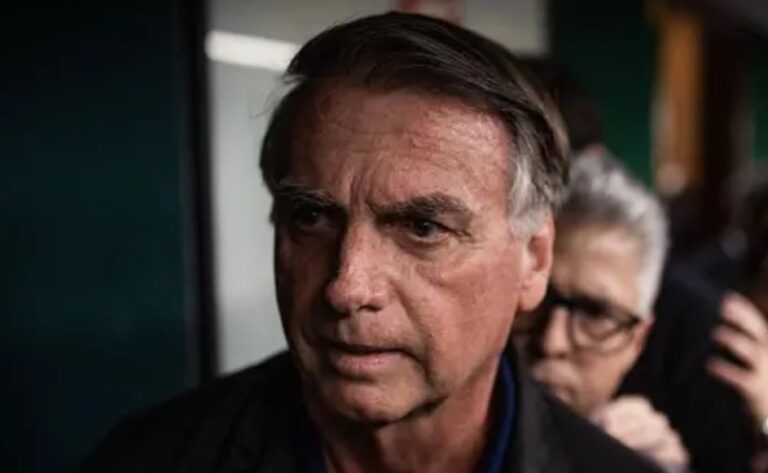 Bolsonaro tendrá arresto domiciliario por 90 días tras ser internado por neumonía