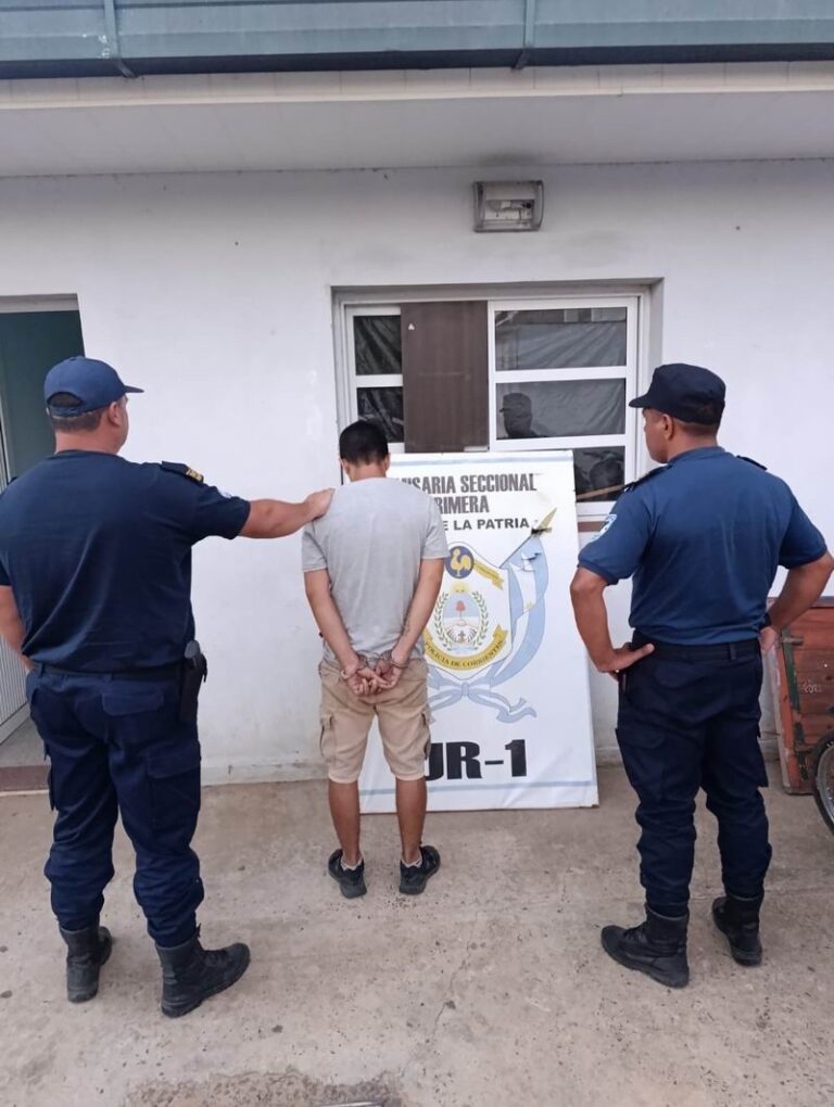 Ilustración genérica de un símbolo de justicia sobre un fondo relacionado a Corrientes