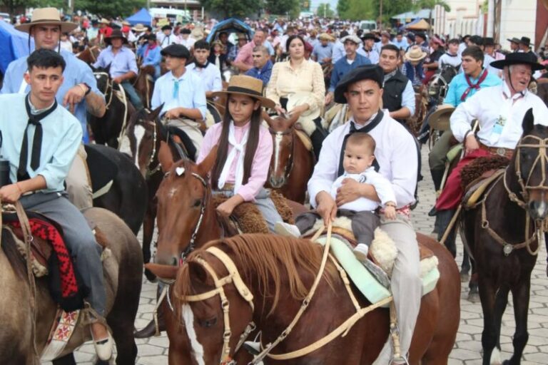 Peregrinos en la Basílica de Itatí durante el 108° aniversario de la proclamación de la Virgen de Itatí