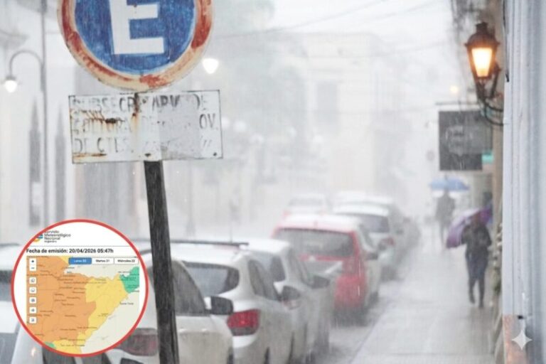 Mapa de la provincia de Corrientes con zonas marcadas bajo alerta naranja y amarilla por tormentas.