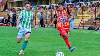 Lucas Batistuta, director técnico de Boca Unidos, en conferencia de prensa.