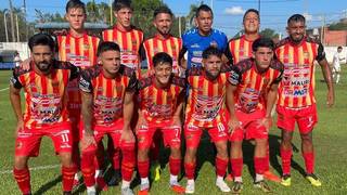 Jugadores de Boca Unidos en el estadio Leoncio Benítez de Corrientes.