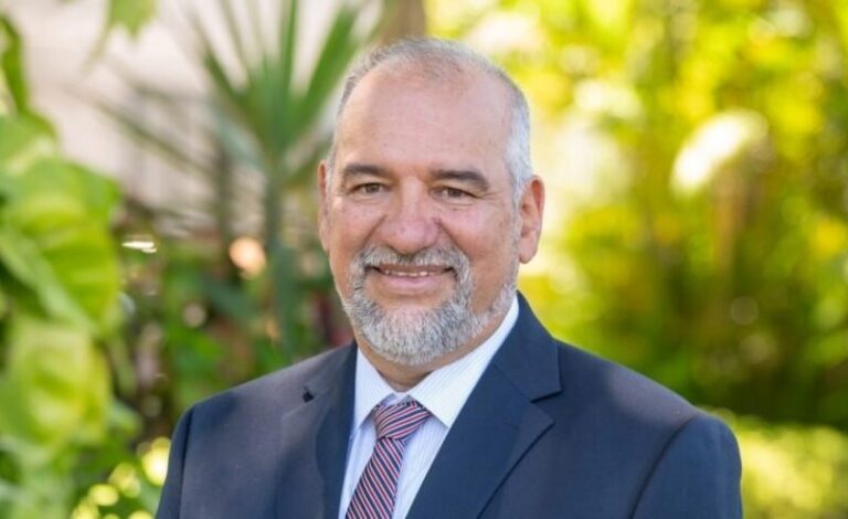 Claudio Polich, intendente de la ciudad de Corrientes, durante un acto público.