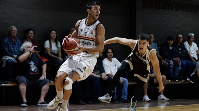 Partido de básquet entre Boca Juniors y San Martín de Corrientes