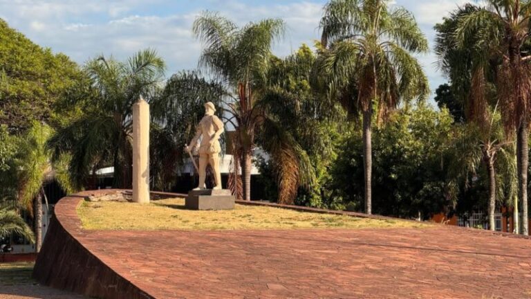 Vista panorámica de la ciudad de Corrientes con el río Paraná y su costanera, en el marco de su 438 aniversario.