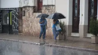 Mapa esquemático de la provincia de Corrientes mostrando la distribución desigual de las precipitaciones de marzo de 2026.