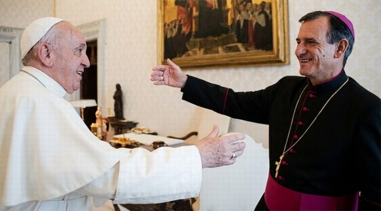 Imagen del obispo Adolfo Ramón Canecín durante una celebración religiosa