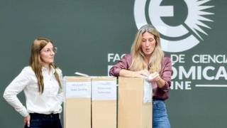 Fachada de la Facultad de Ciencias Económicas de la Universidad Nacional del Nordeste (UNNE)