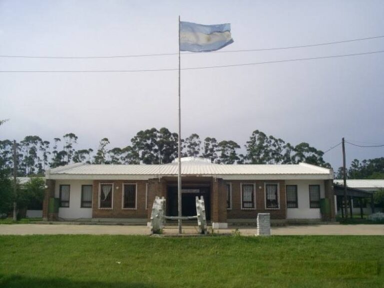 Entrada principal de la Escuela Agrotécnica de Monte Caseros, Corrientes.