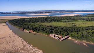 Vista del Río Paraná a la altura de la ciudad de Corrientes, lugar del accidente fluvial.