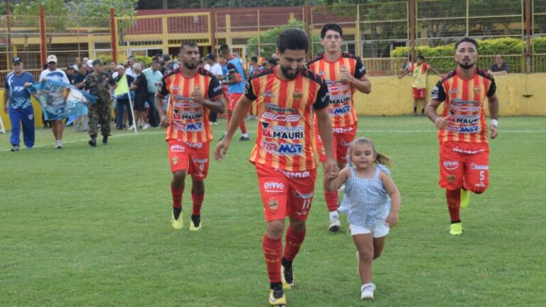 Jugadores de Boca Unidos en partido del Federal A