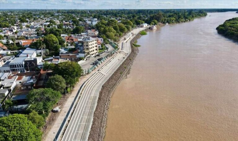Inauguración del paseo peatonal y cultural en la Costanera de Goya durante la 49ª Fiesta Nacional del Surubí