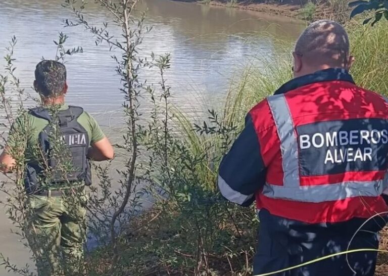 Operativo de búsqueda en el río Aguapey, jurisdicción de Alvear, Corrientes.