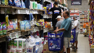 Gráfico de inflación con bandera de Corrientes de fondo, representando el aumento de precios.