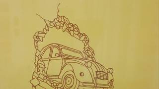 Jorge Tirner, artista visual y diseñador gráfico correntino, en su taller.