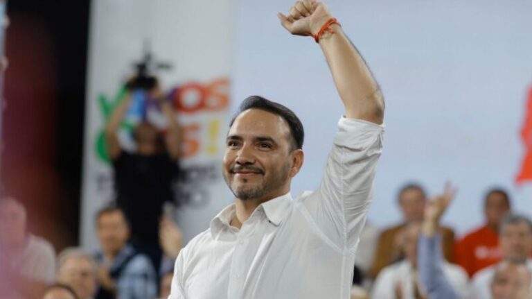 Gobernador de Corrientes, Juan Pablo Valdés, durante un acto oficial.