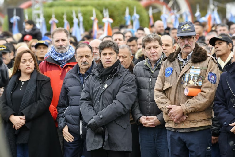 Axel Kicillof participa en un acto conmemorativo en Tierra del Fuego.