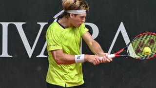 Lautaro Midón, tenista correntino, en acción durante el Challenger de Campinas.