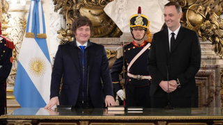 El Presidente Javier Milei durante una entrevista.