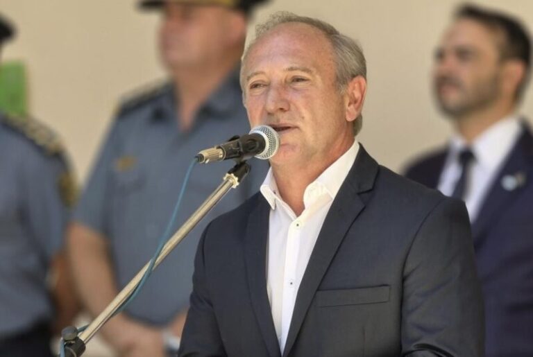 Ministro de Seguridad de Corrientes, Adán Gaya, durante una conferencia sobre seguridad rural.