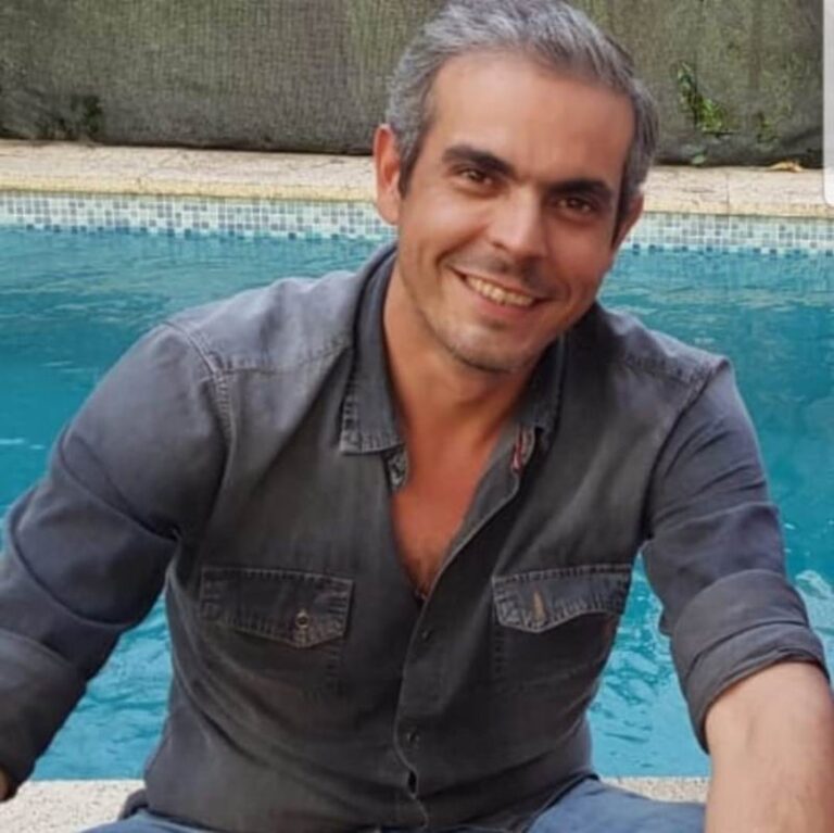 Nicolás Santinón, dirigente de Santa Lucía, durante una entrevista radial.